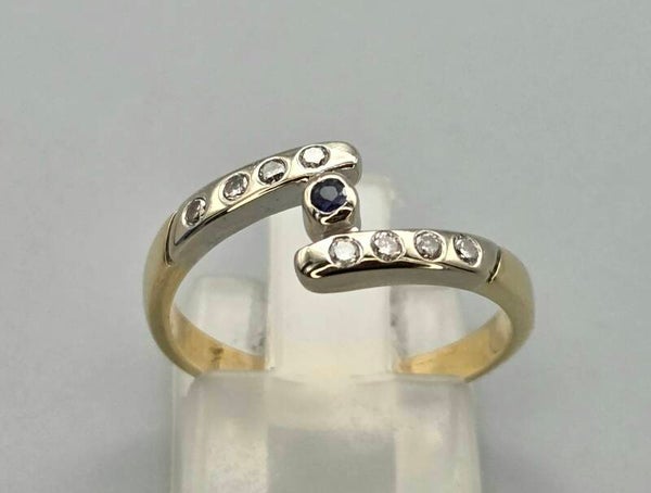 Vintage bi-color ring met edelsteen saffier en diamant. 2025/595.