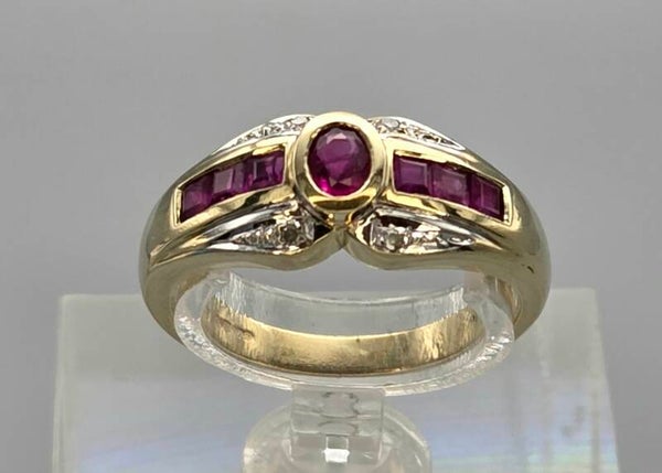 Vintage ring met edelsteen robijn en diamant. 2025/628.