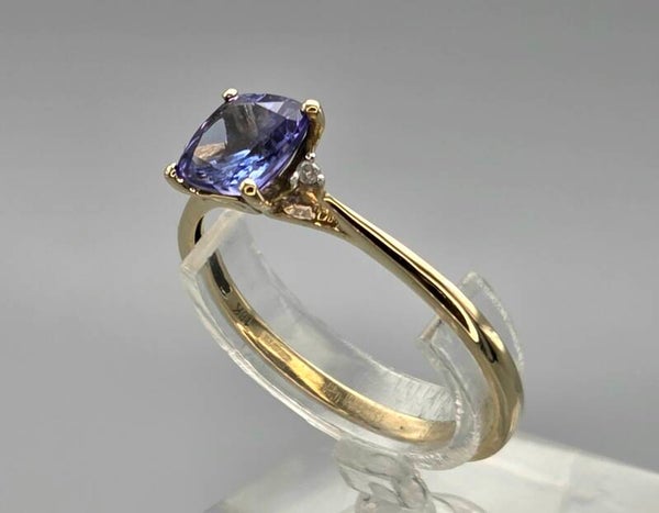 Vintage ring met edelsteen tanzaniet en diamant. 2025/653.