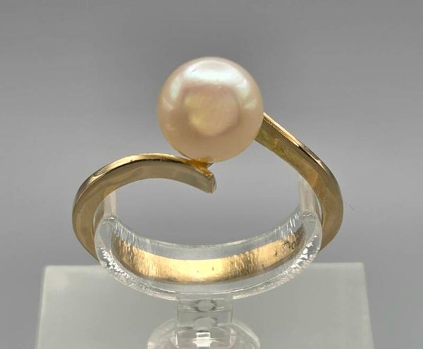Vintage ring met parel. 2025/651.