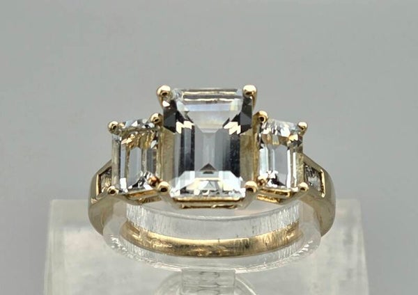 Vintage ring met edelsteen aquamarijn en diamant. 2025/670.