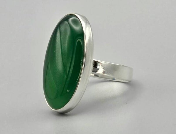 Zilveren ring met edelsteen groene agaat. 2025/662.