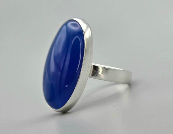 Zilveren ring met edelsteen blauwe agaat. 2025/665.