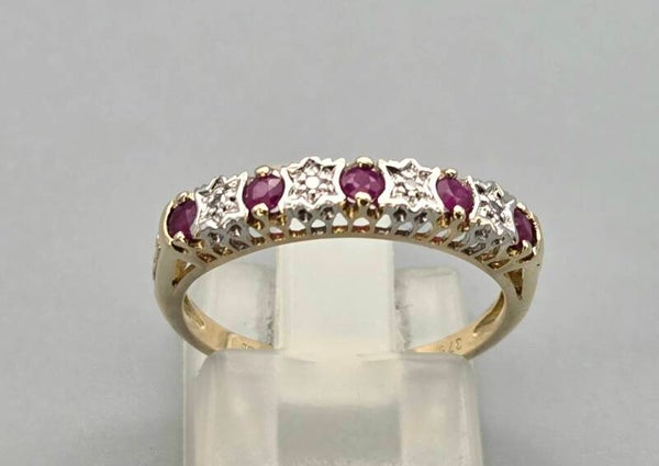 Vintage ring met edelsteen robijn en diamant. 2025/723