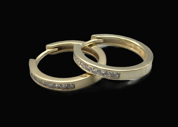 Vermeil op zilver klap creolen met edelstenen zirkonia. 2025/784.