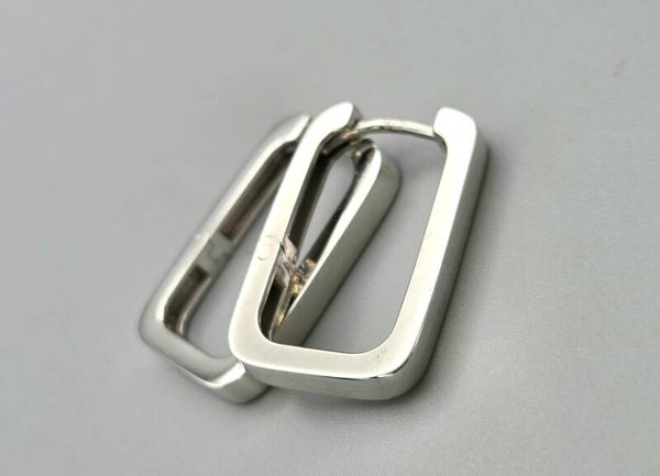 Zilveren klap creolen langwerpig. 2025/750.