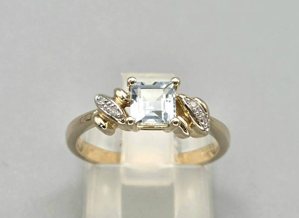 Vintage ring met edelsteen topaas en diamant. 2025/772.