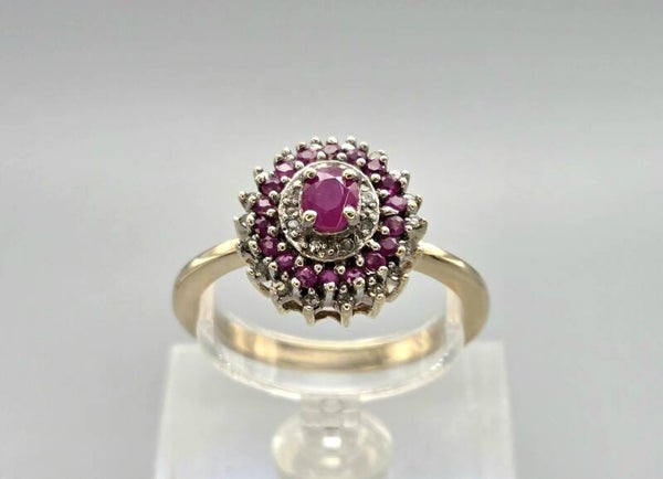 Vintage ring met edelsteen robijn en diamant. 2025/760.