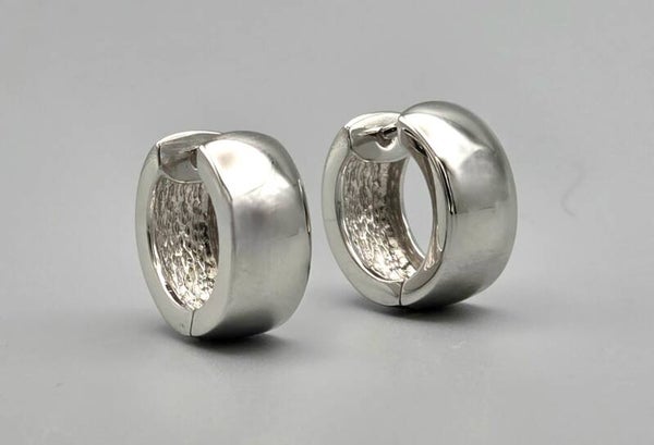 Zilveren gladde klap creolen. 2025/777.