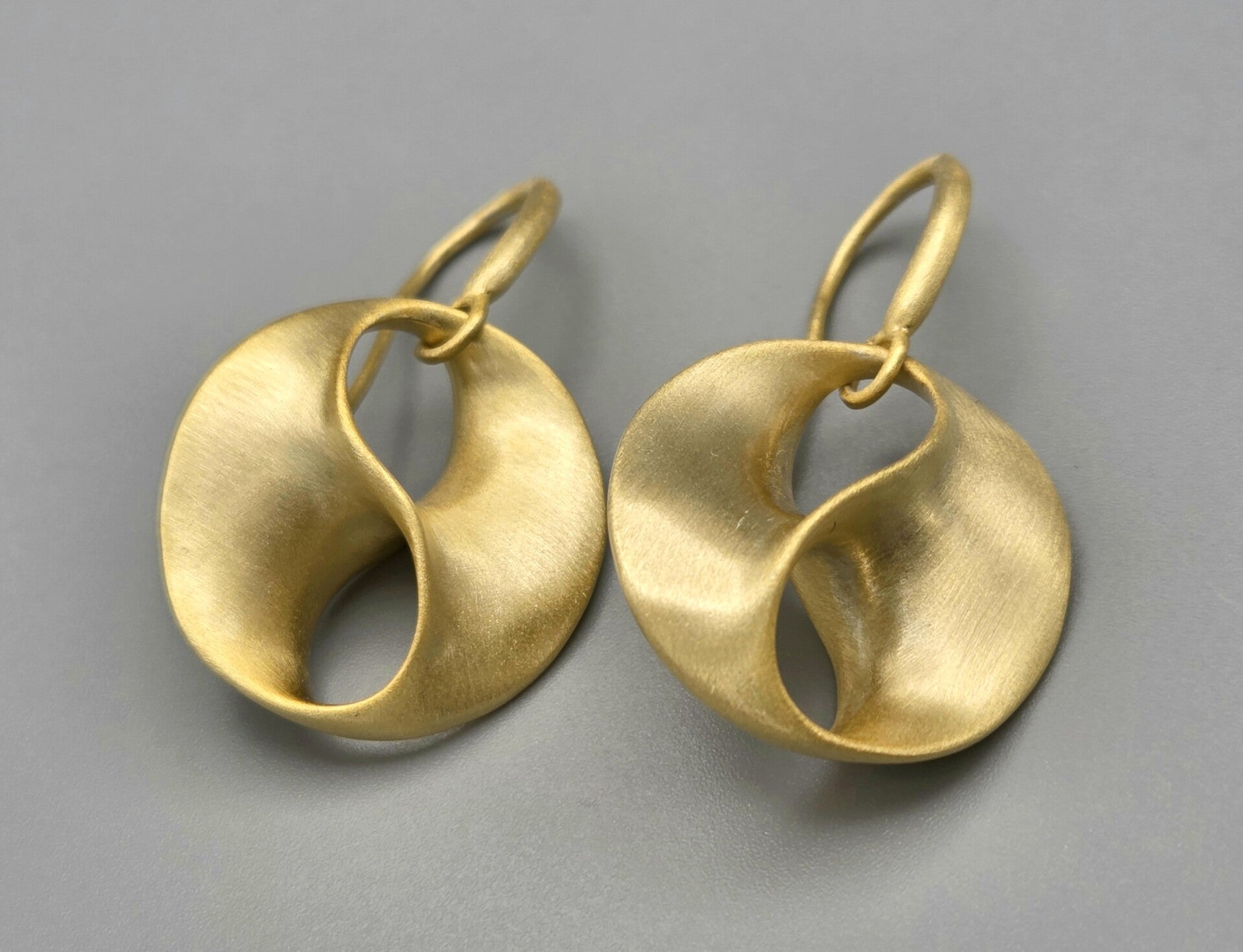 Vermeil op zilver oorbellen. 2025/763.