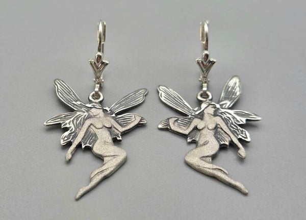 Zilveren Art Nouveau oorbellen in de vorm van een engel. 2025/789.