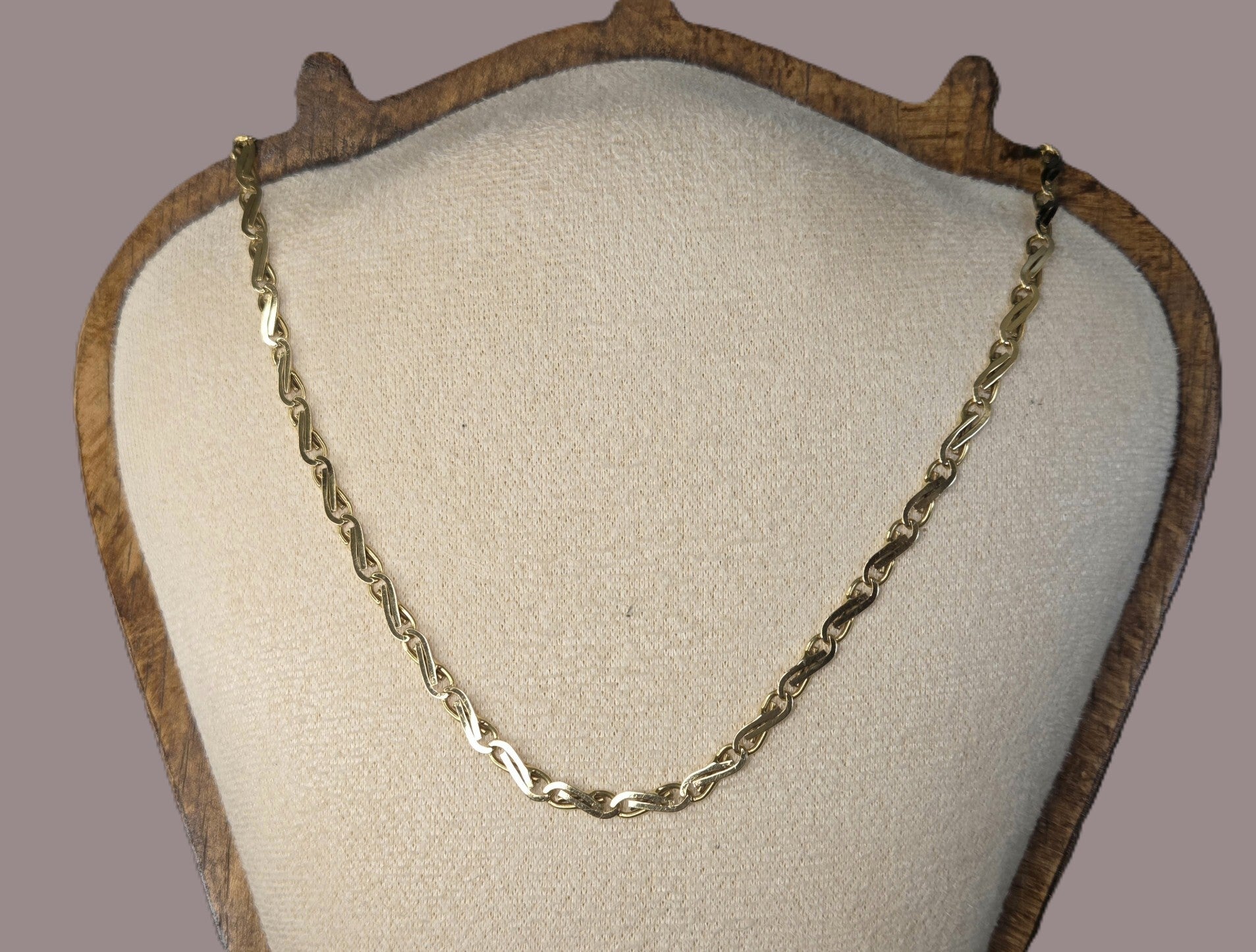 Gouden fantasie vintage ketting. 2025/804