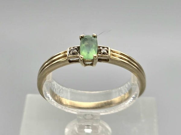 Vintage ring met edelsteen smaragd en diamant. 2025/817.