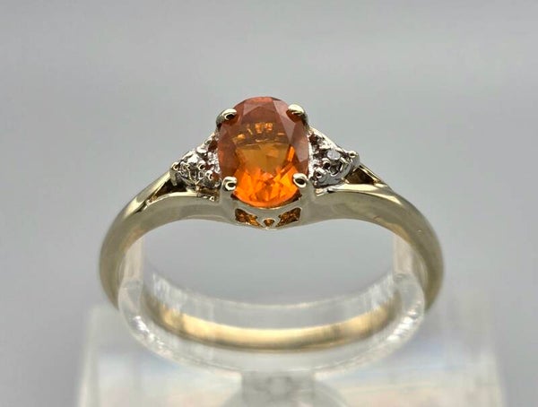 Vintage ring met edelsteen vuuropaal en diamant. 2025/835.
