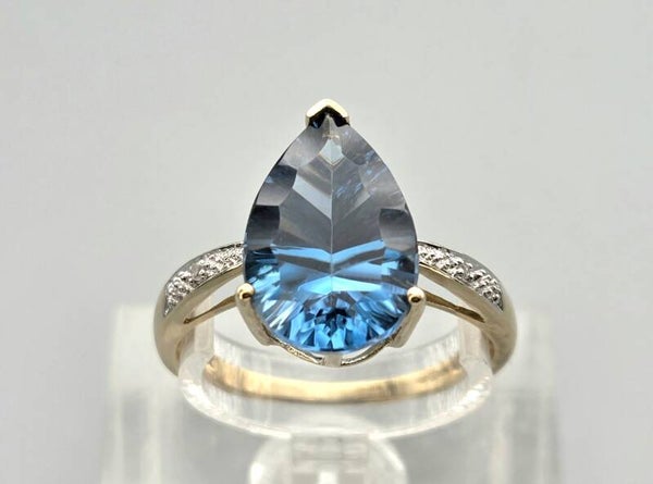 Vintage ring met edelsteen topaas en diamant. 2025/846.