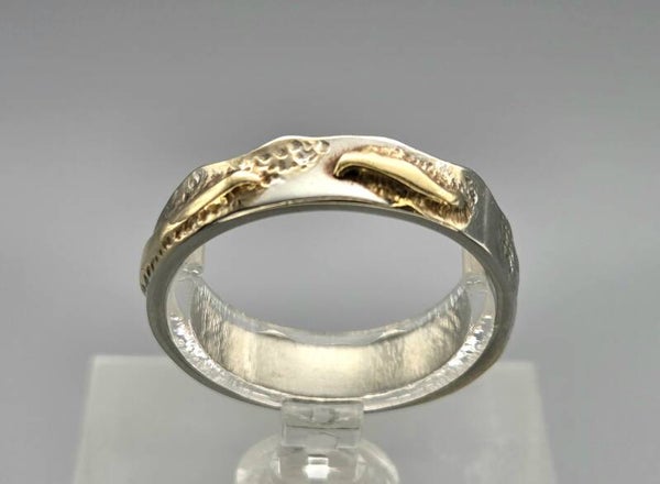 Vintage bi-color design ring. 2025/869.