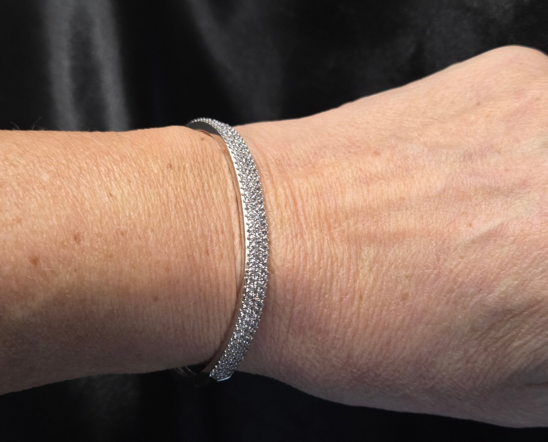 Zilver slavenarmband met zirkonia's. 2026/103.