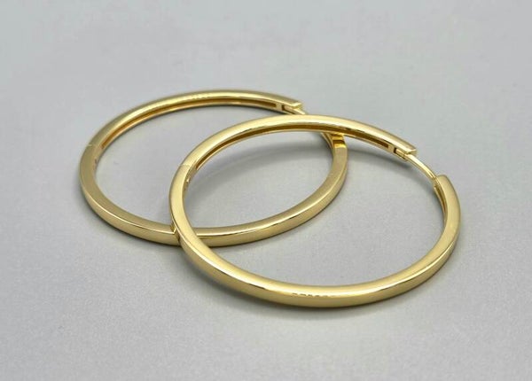 Gold Plated Silver vierkante klap creolen. 2026/114.