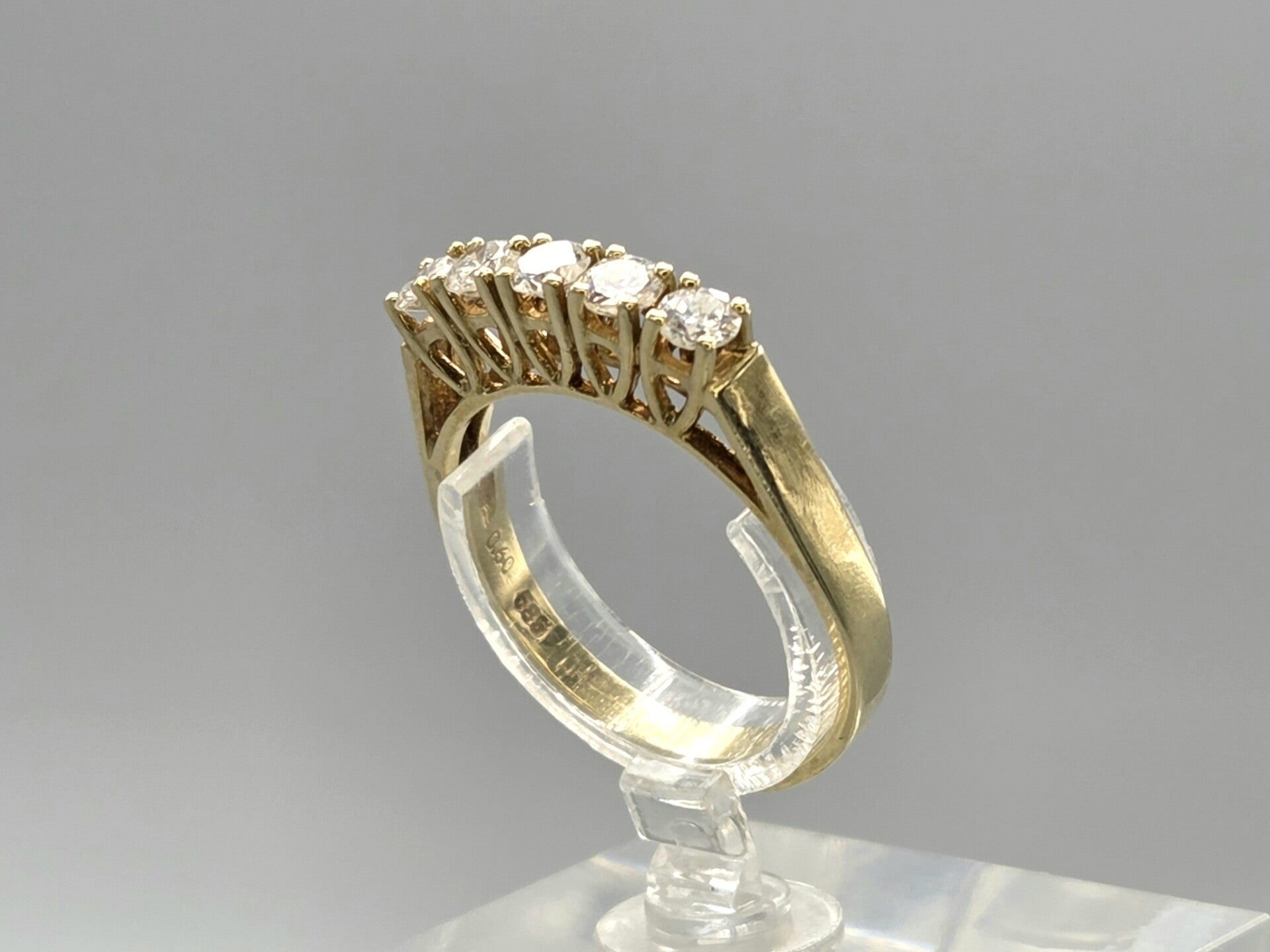 Vintage aanschuif ring met diamant. Ca: 0.60 ct. 2026/127.
