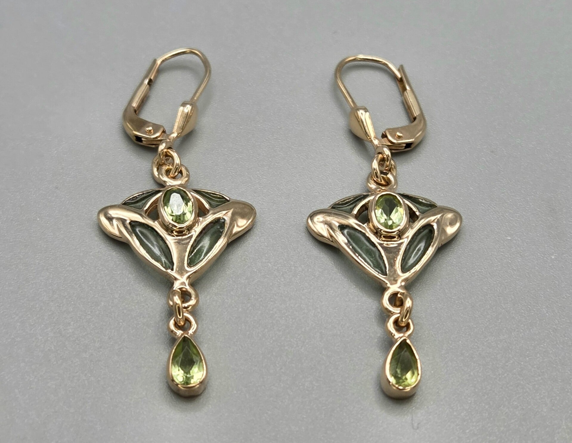 Antieke gouden jugendstil oorbellen met edelsteen groene amethist. 2026/150