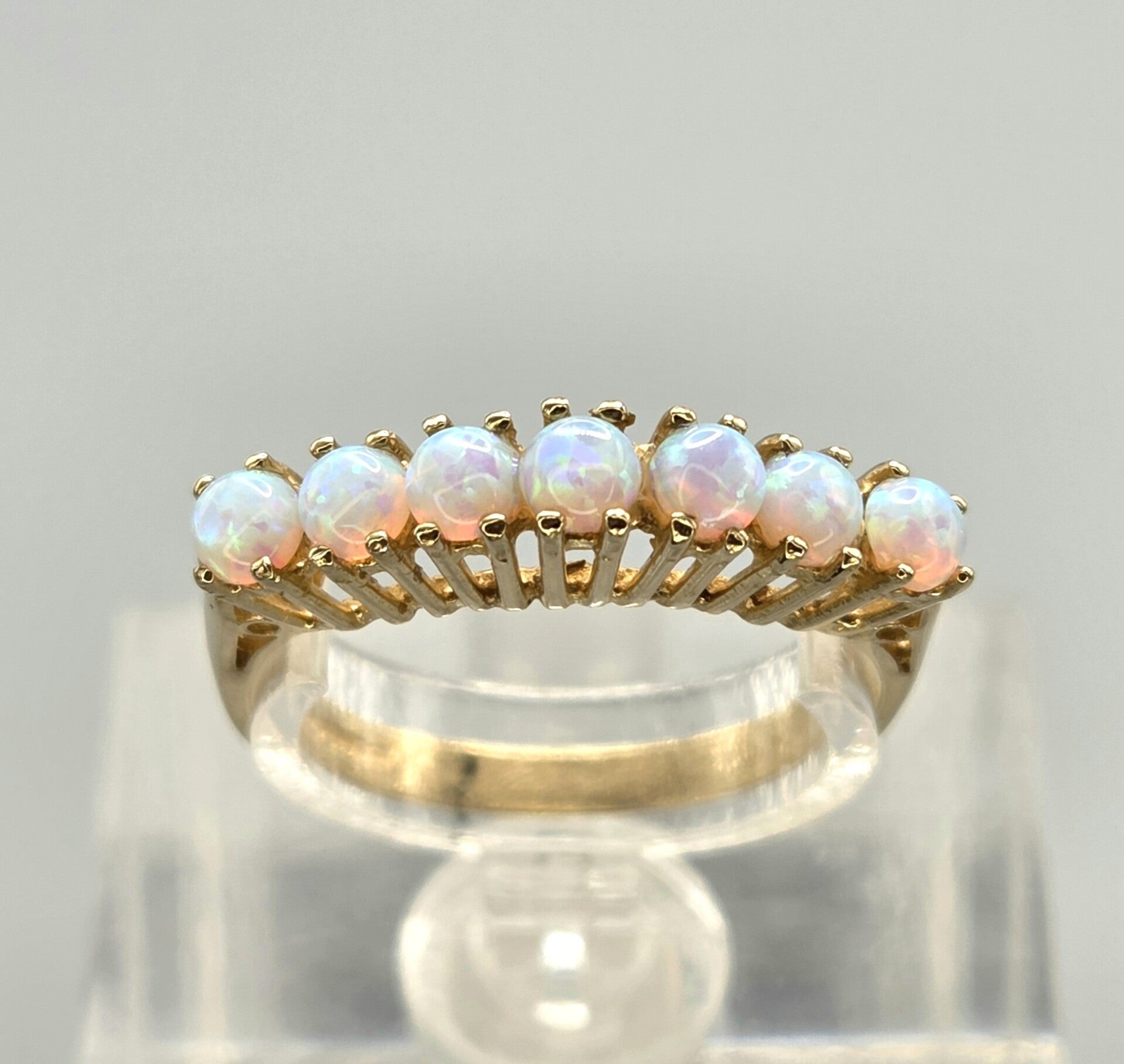 Vintage aanschuifring met opaal. 2026/229.