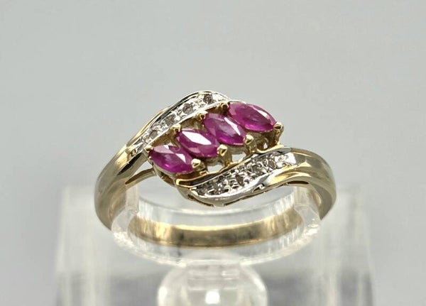 Vintage ring met edelsteen robijn en diamant.   2026/230