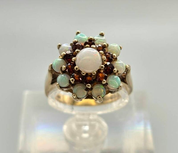 Vintage ring met edelstenen opaal en granaat.  2026/244