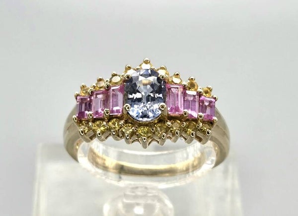 Vintage ring met edelstenen saffier. 2026/254.