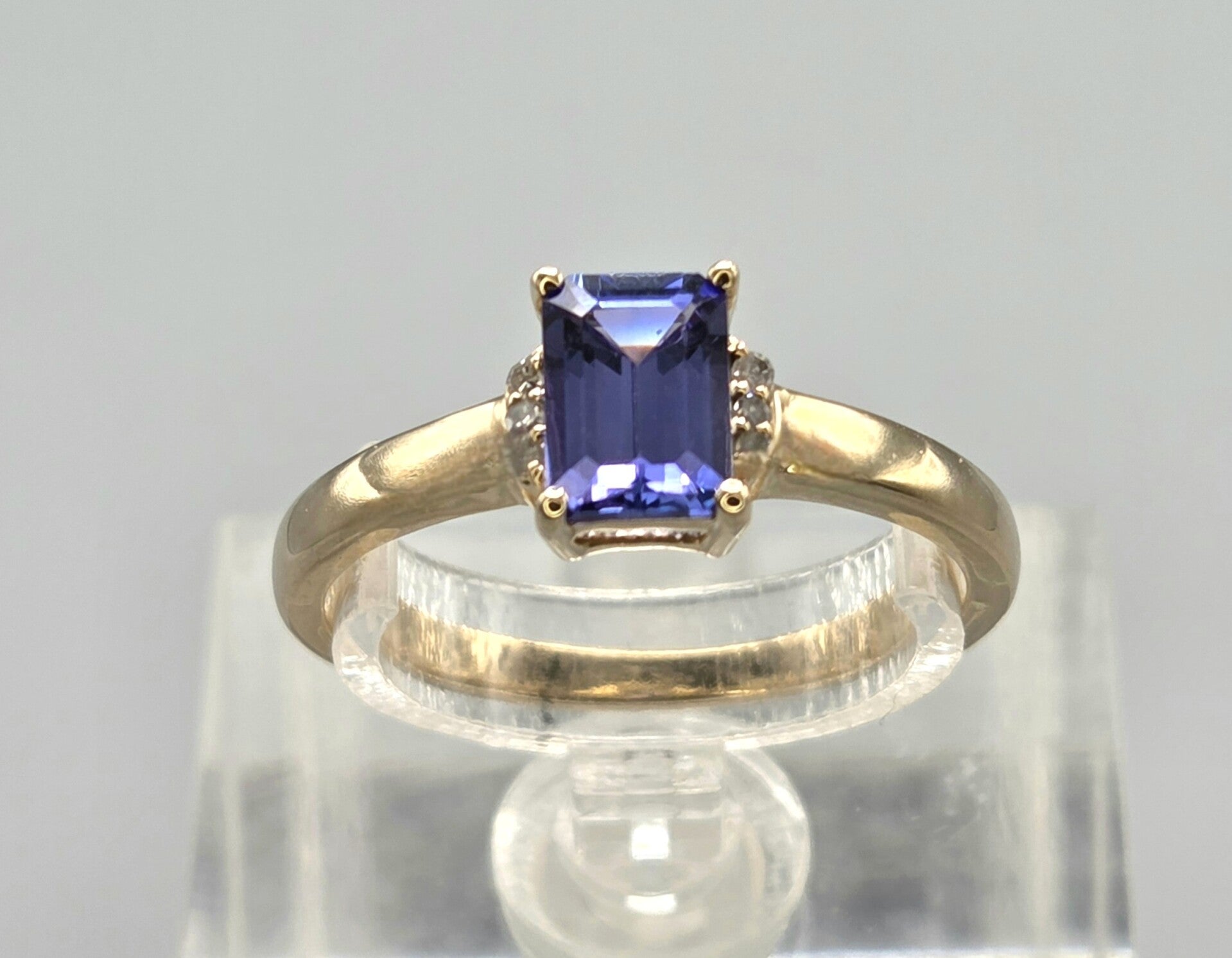 Vintage ring met edelsteen tanzaniet en diamant. 2026/284.