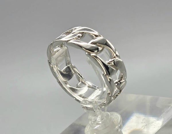 Zilveren ring met gevlochten gourmetschakel. 2026/302.