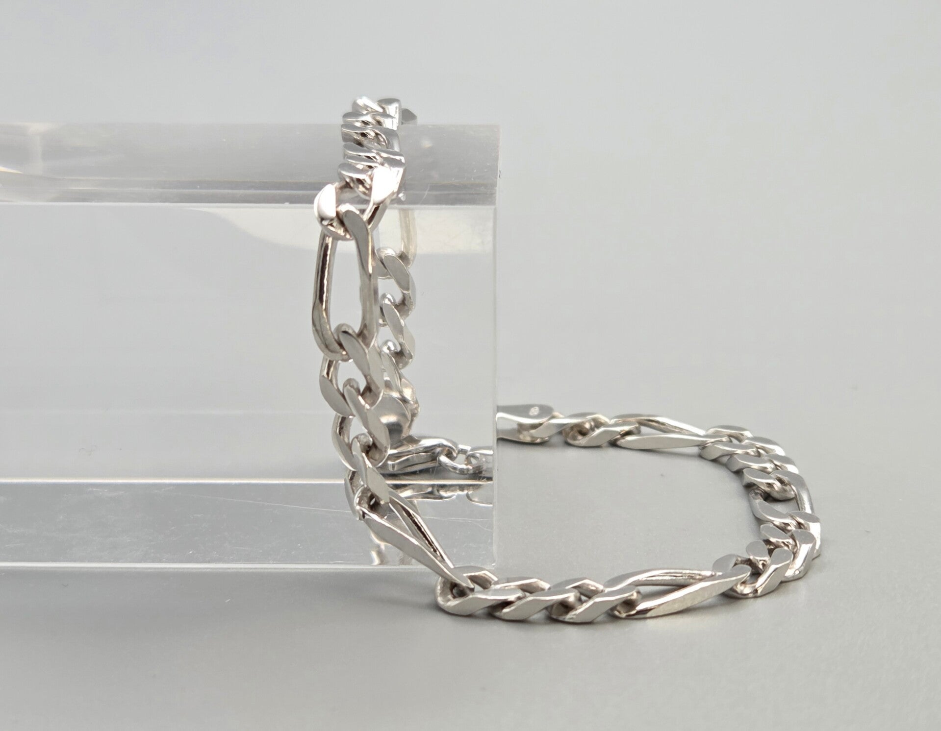 Zilveren figaro armband met lobsterslot. 2026/287