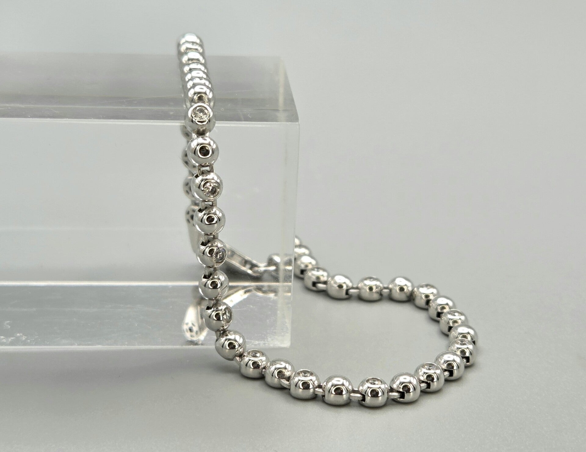 Zilver tennisarmband met zirkonia's. 2026/303.