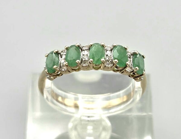 Vintage ring met edelsteen smaragd en diamant. 2026/304