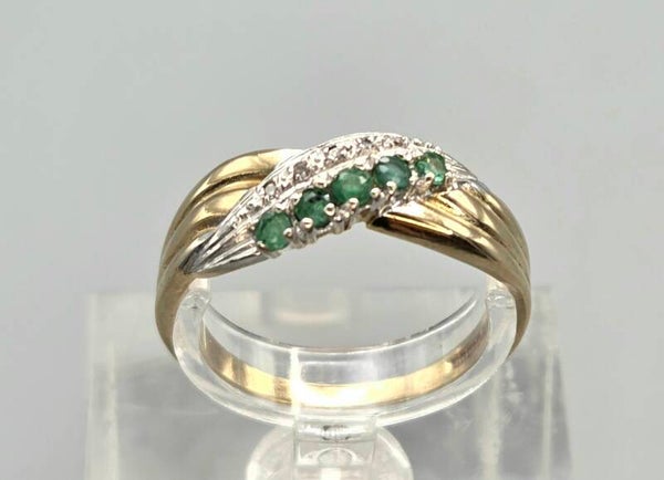 Vintage ring met edelsteen smaragd en diamant. 2026/322.
