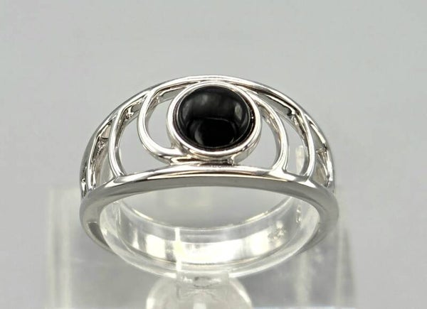 Zilveren ring met edelsteen onyx. 2026/338