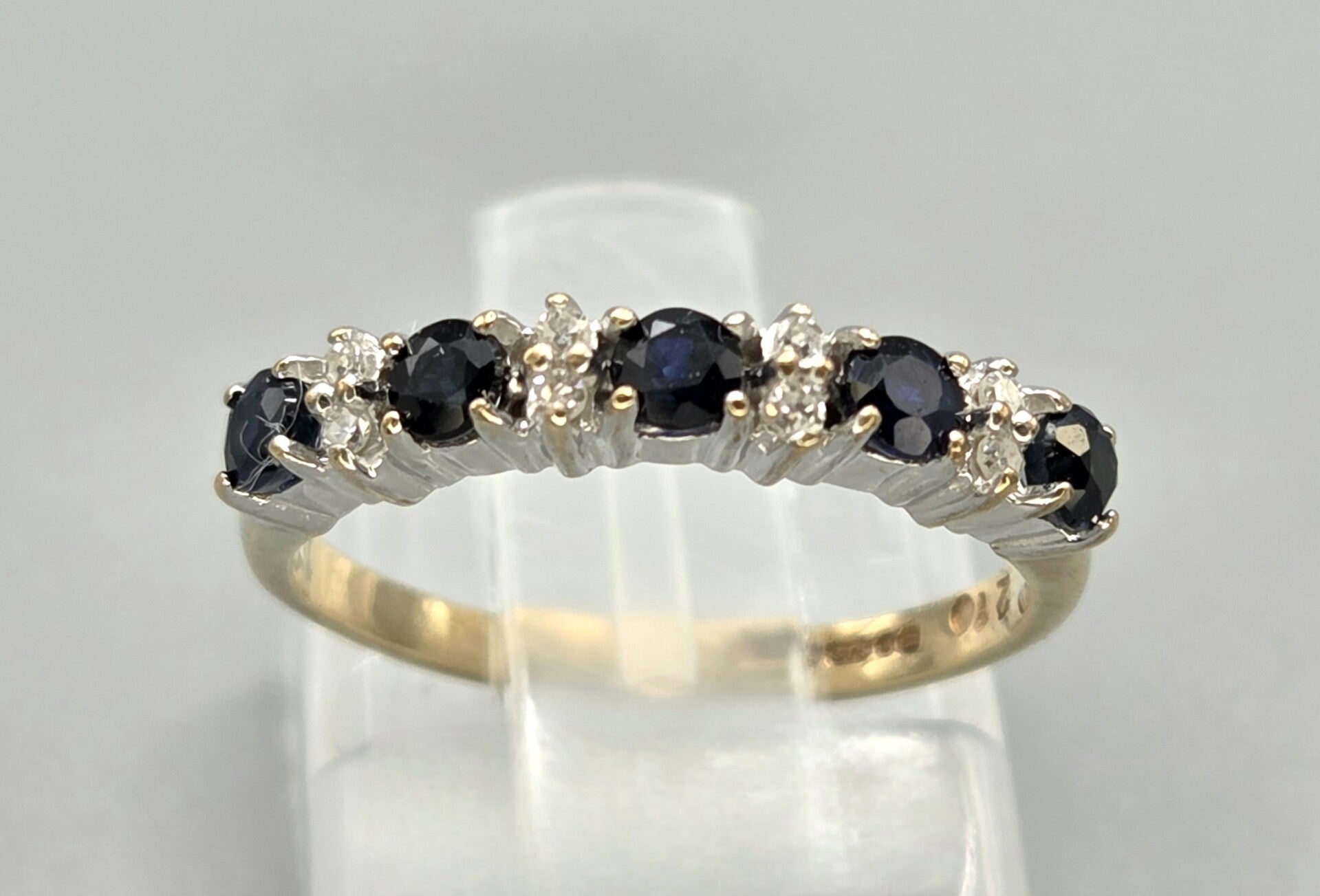Vintage ring met edelsteen saffier en diamant. 2026/347