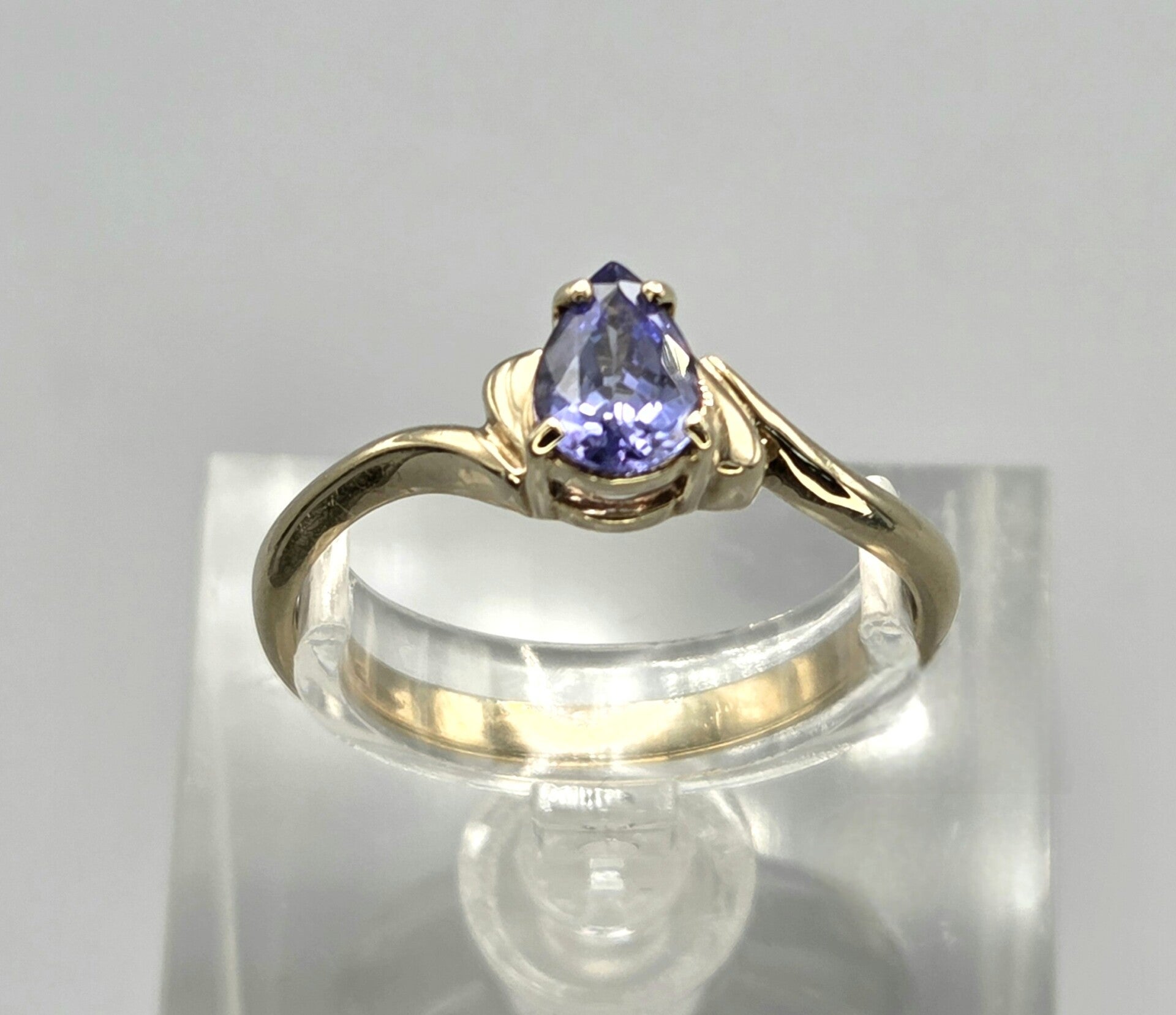 Vintage ring met edelsteen tanzaniet. 2026/341