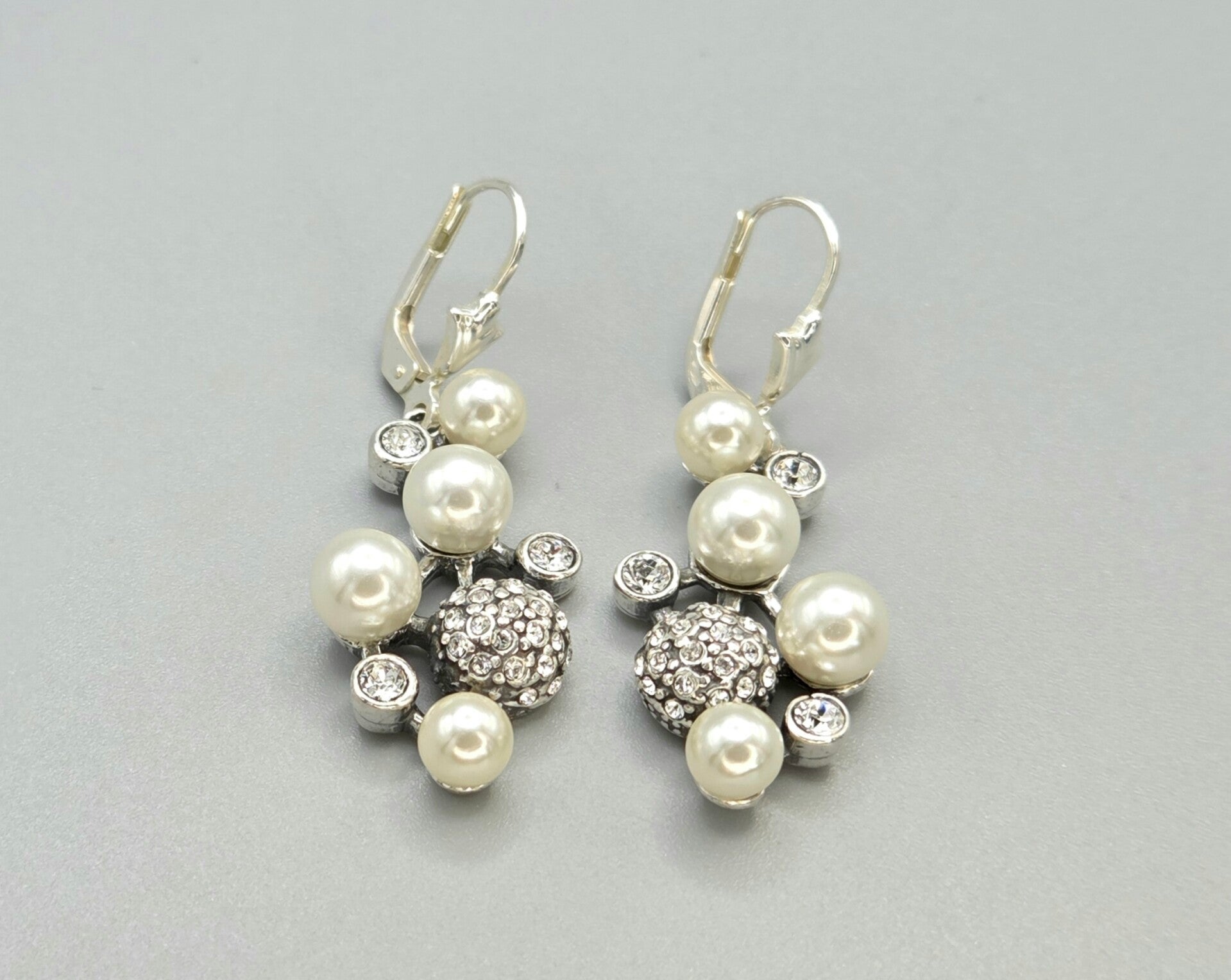 Zilveren Art Deco oorbellen met Swarovski Kristallen en parels. 2026/356
