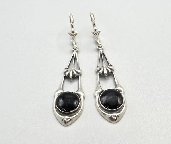 Zilveren Art Deco stijl oorbellen met onyx. 2026/358