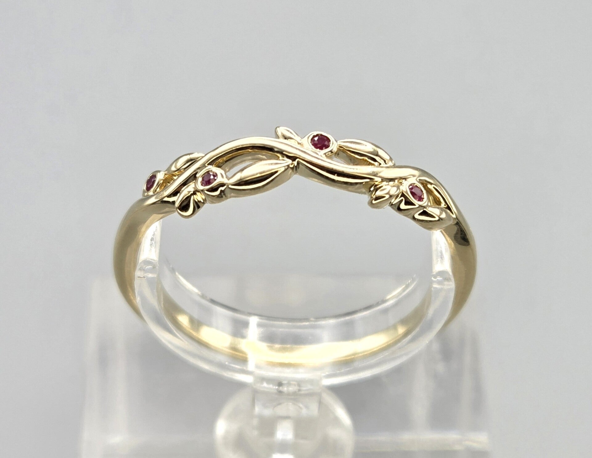 Vintage ring met edelsteen robijn. 2026/364
