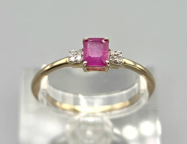 Vintage ring met edelsteen robijn en diamant. 2026/359