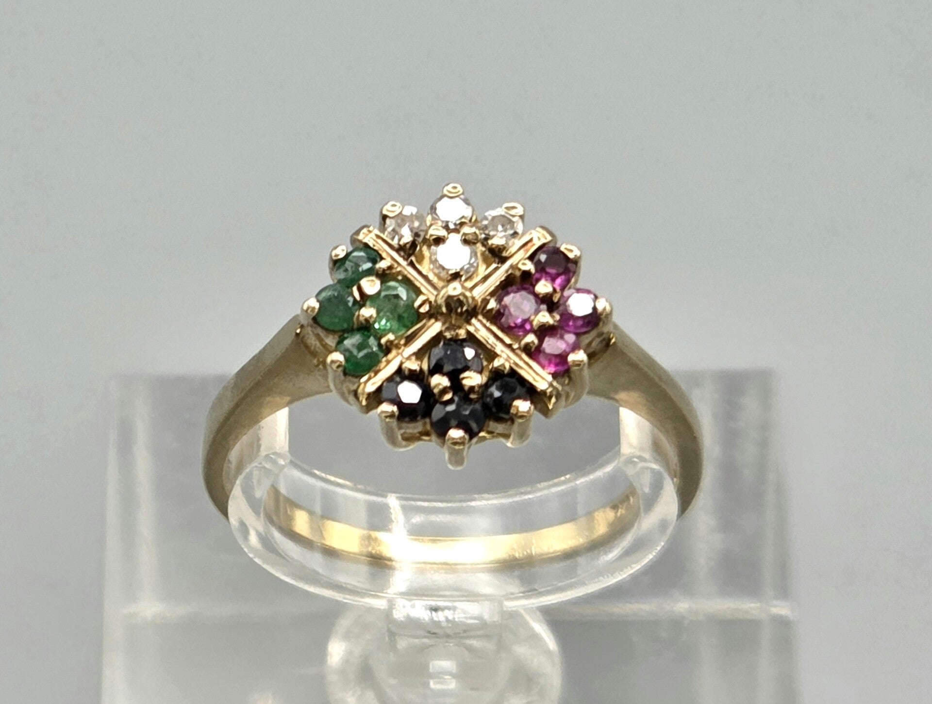 Vintage ring met edelsteen smaragd, robijn, saffier en diamant. 2026/362