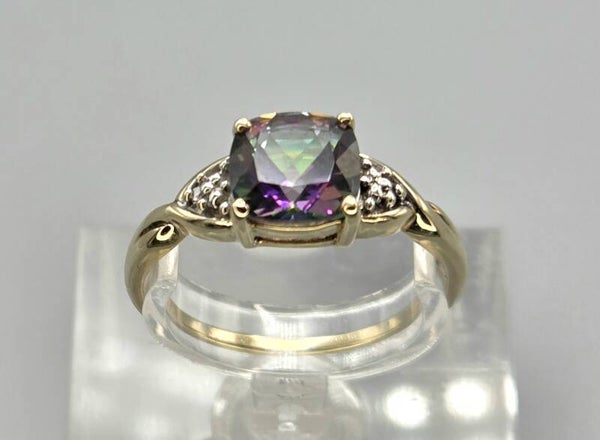 Vintage ring met edelsteen mystic topaas en diamant. 2026/381