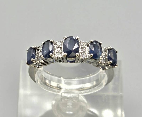 Vintage ring met edelsteen saffier en diamant. 2026/402