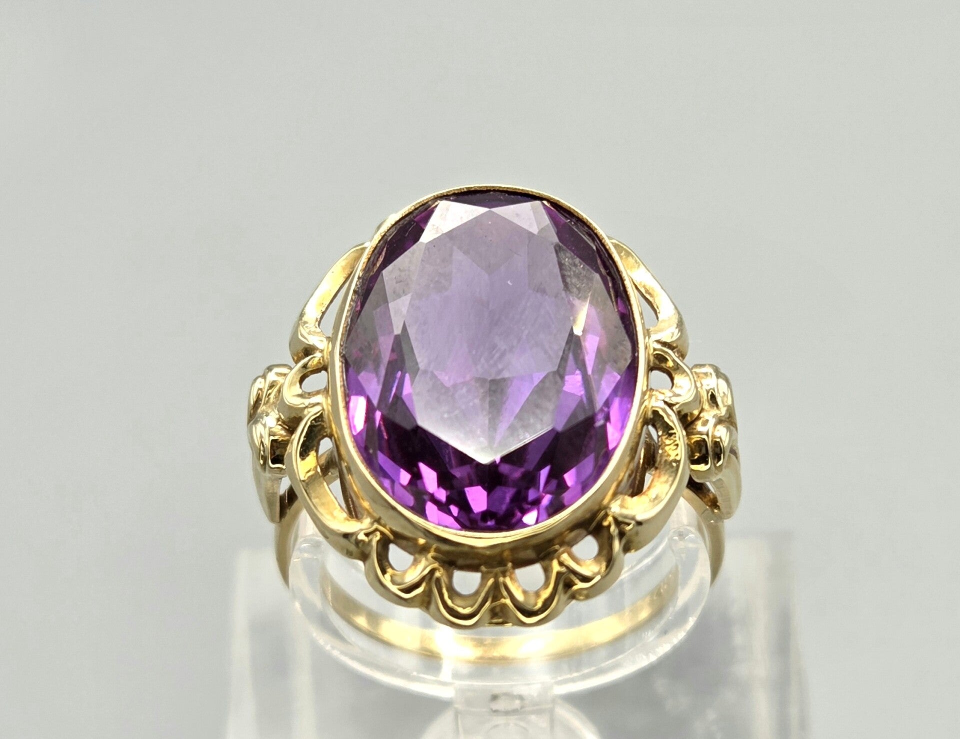 Vintage ring met edelsteen amethist. 2026/378