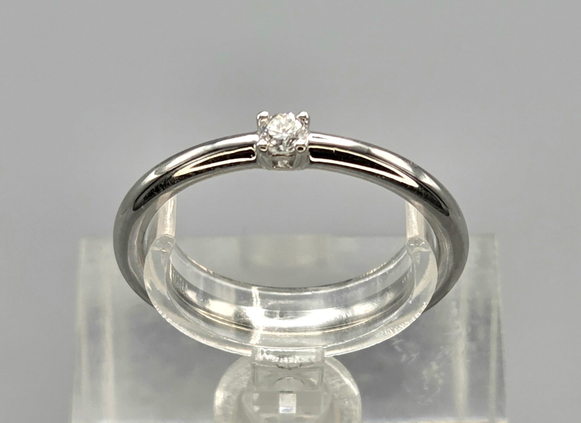 Zilveren solitair ring met labgrown diamant. Ca: 0.10 ct. 2026/393