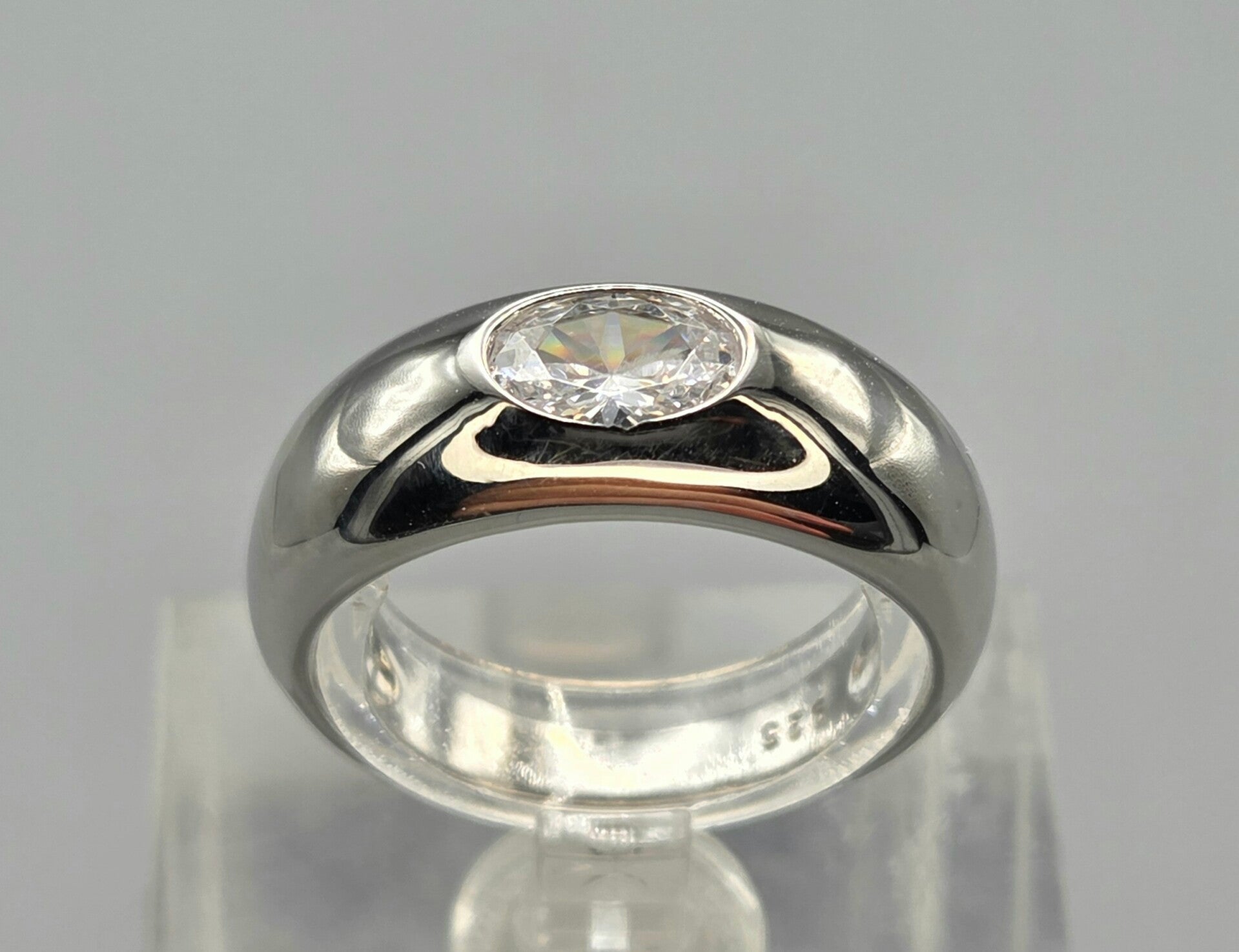 Prachtige zilveren ring met zirkonia. 2026/395