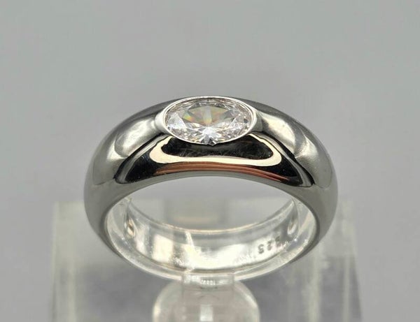 Prachtige zilveren ring met zirkonia. 2026/395