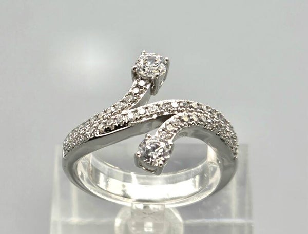 Prachtige zilveren design ring met zirkonia. 2026/405
