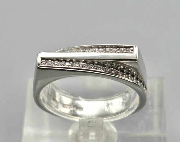 Zilveren elegante design ring met zirkonia. 2026/412